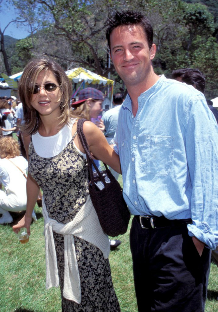 90slooks-jenniferaniston-06.jpg