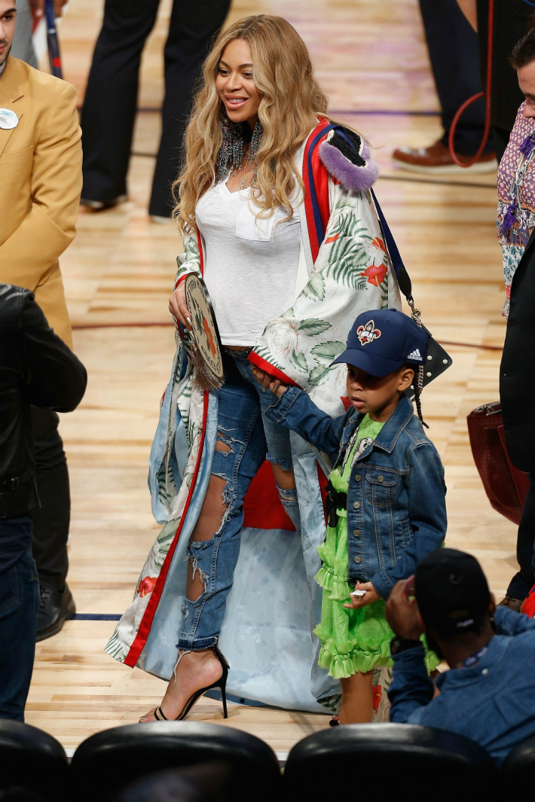 bey-pregnant-looks-09.jpg