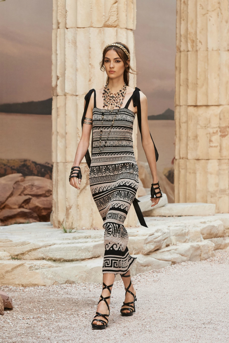 chanel-cruise-po-s18-005.jpg