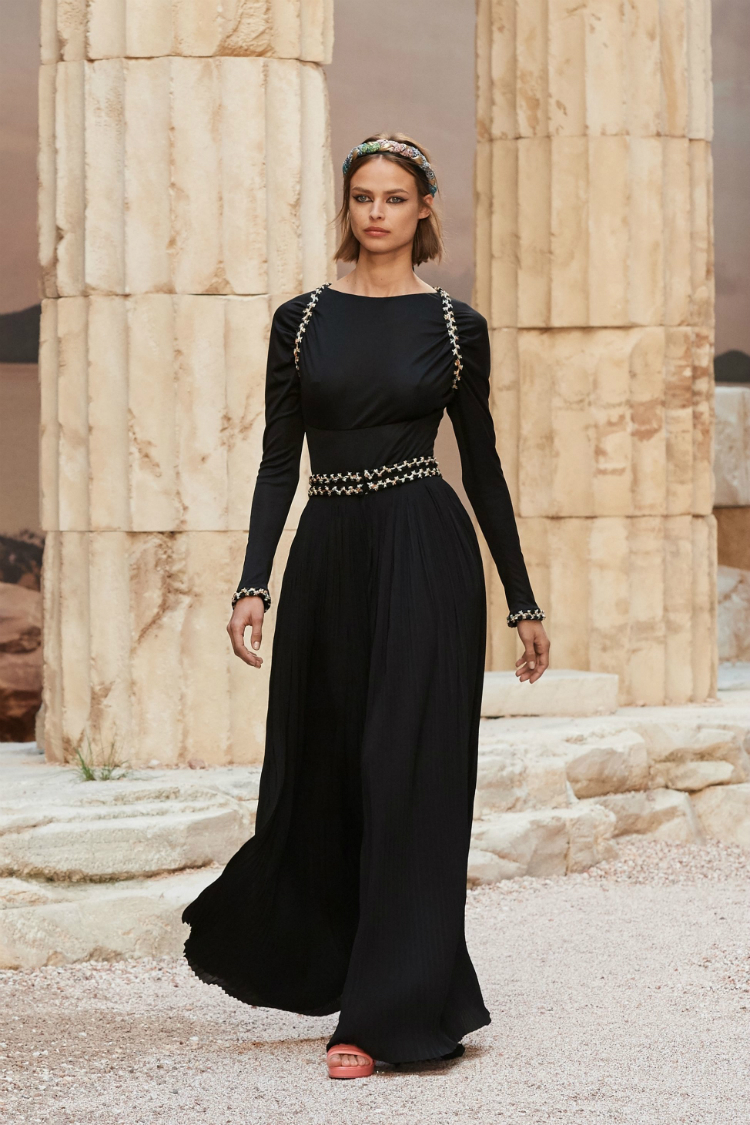 chanel-cruise-po-s18-007.jpg