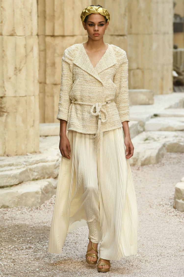 chanel-cruise-po-s18-009.jpg