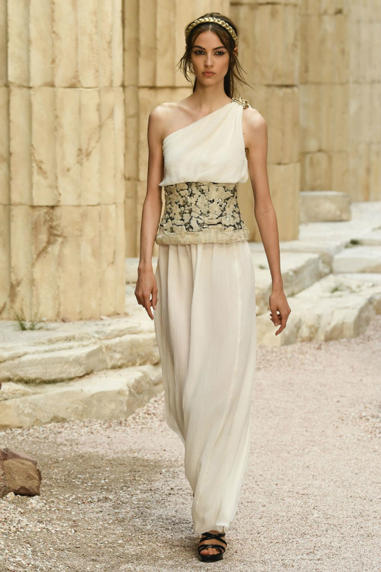 chanel-cruise-po-s18-012.jpg
