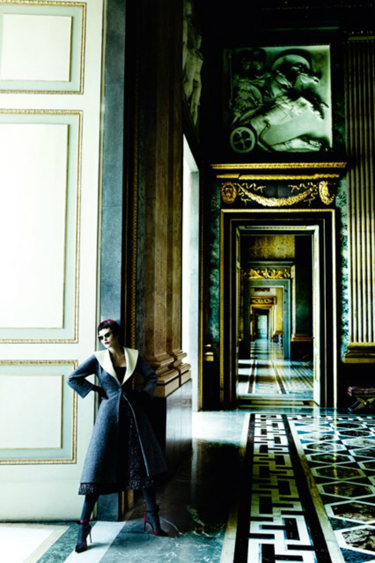 8mariotestinop284-prima-donna-vogue-1-30jul13-mario-testino_b_426x639.jpg