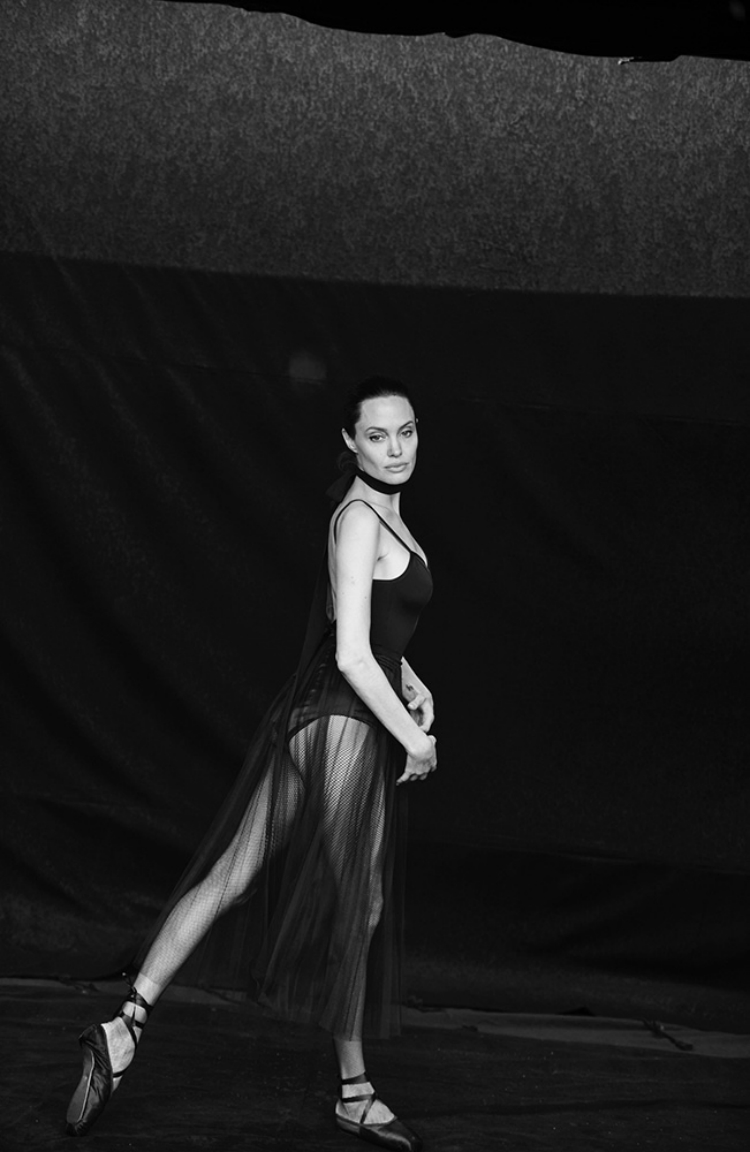 Angelina-Jolie-WSJ-Magazine-November-2015-Pictures05.jpg