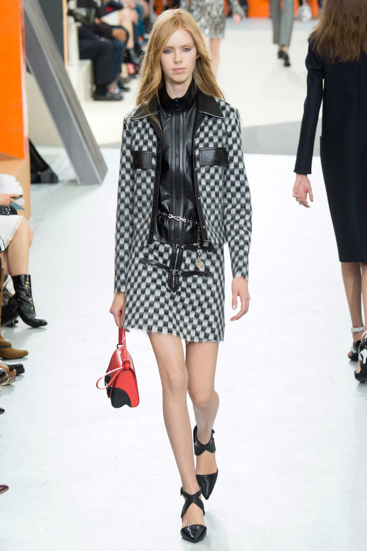 louis-vuitton-fall-winter-2015-runway08.jpg