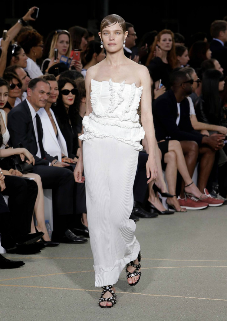 Givenchy-Fall-Winter-2016-Haute-Couture-Runway-Show01.jpg