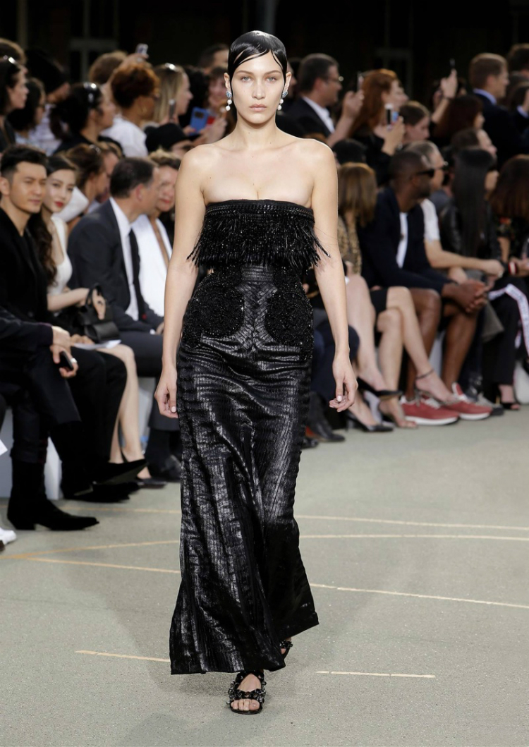 Givenchy-Fall-Winter-2016-Haute-Couture-Runway-Show10.jpg