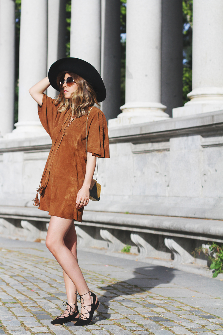 2016-summer-ititem-laceupdress-01.jpg