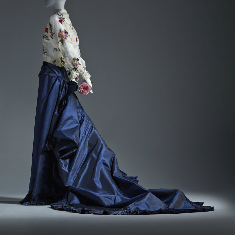 oscar-de-la-renta-exhibit_1.jpg
