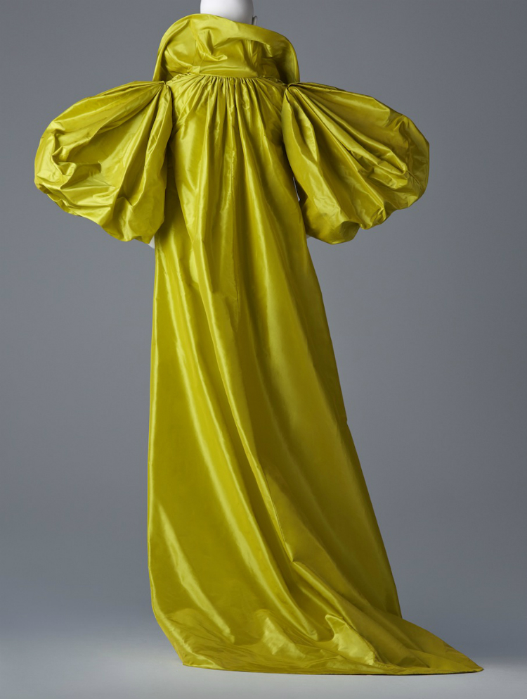 oscar-de-la-renta-exhibit_3.jpg