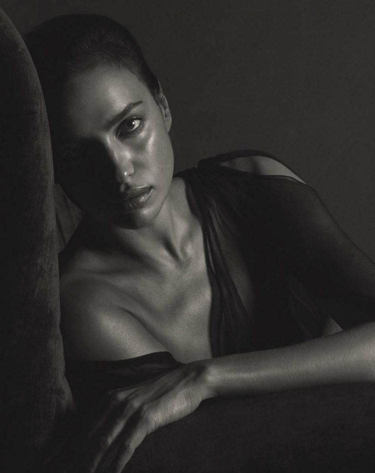 Irina-Shayk-Nude-GQ-Italy-September-2016-Cover-Photos02.jpg
