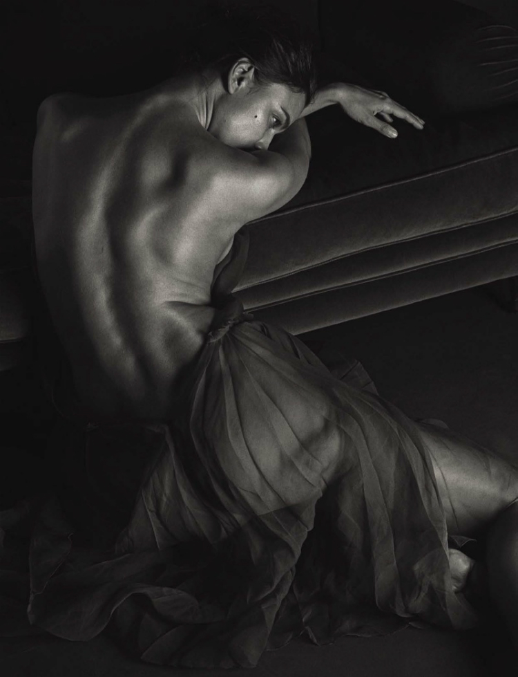 Irina-Shayk-Nude-GQ-Italy-September-2016-Cover-Photos05.jpg