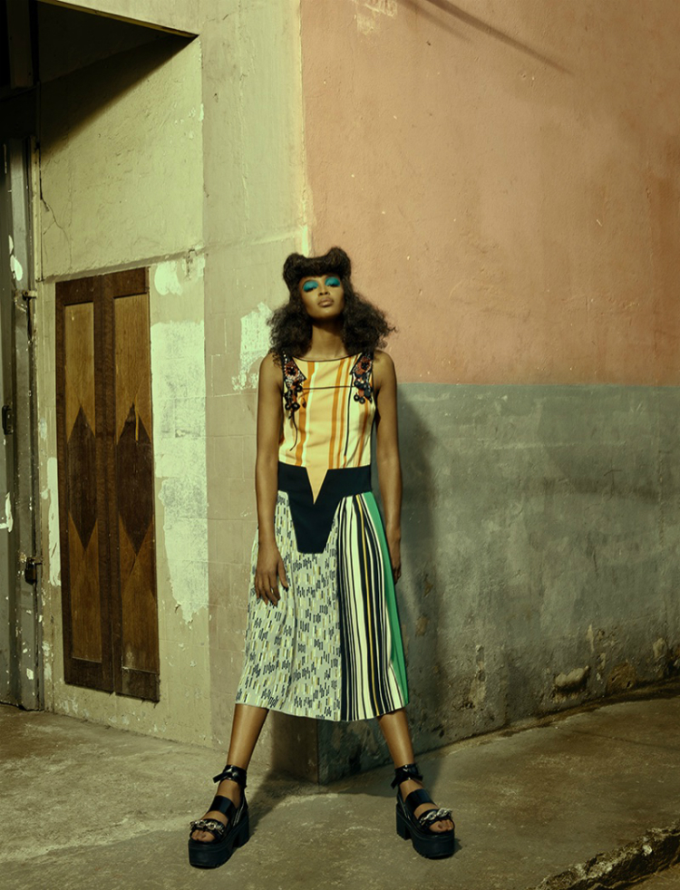 Naomi-Campbell-Vogue-Brazil-May-2016-Cover-Photoshoot04.jpg