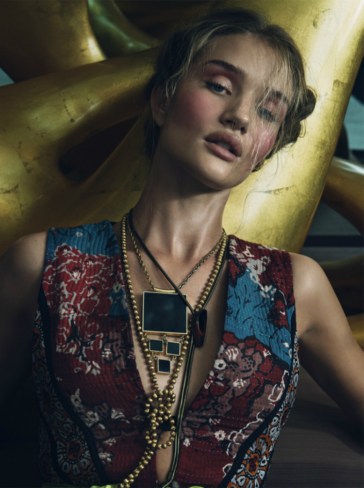 Rosie-Huntington-Whiteley-Vogue-Korea-November-2015-Photoshoot08.jpg