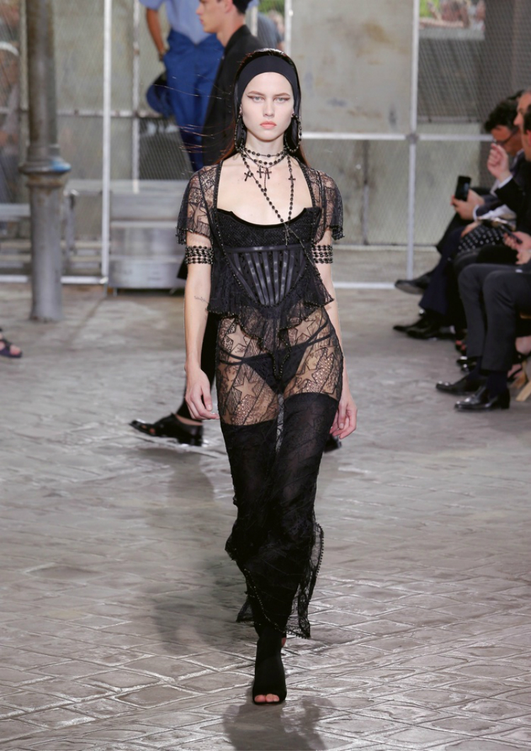 Givenchy-Spring-2016-Mens-Female-Looks04.jpg
