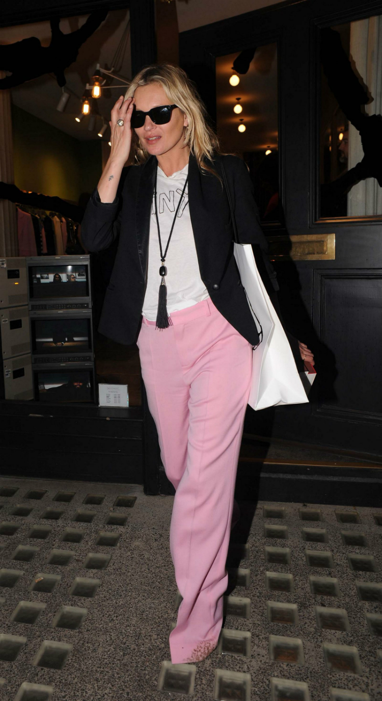 01-kate-moss-pinkpants-01.jpg