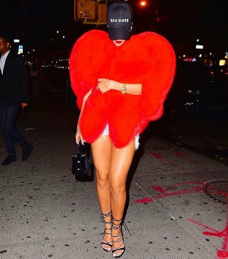 01-saint-laurent-heart-fur-02.jpg