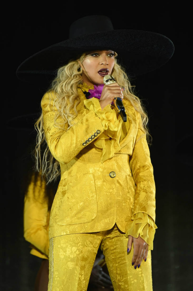 10beyonce-stage-looks-formation-tour-05.jpg