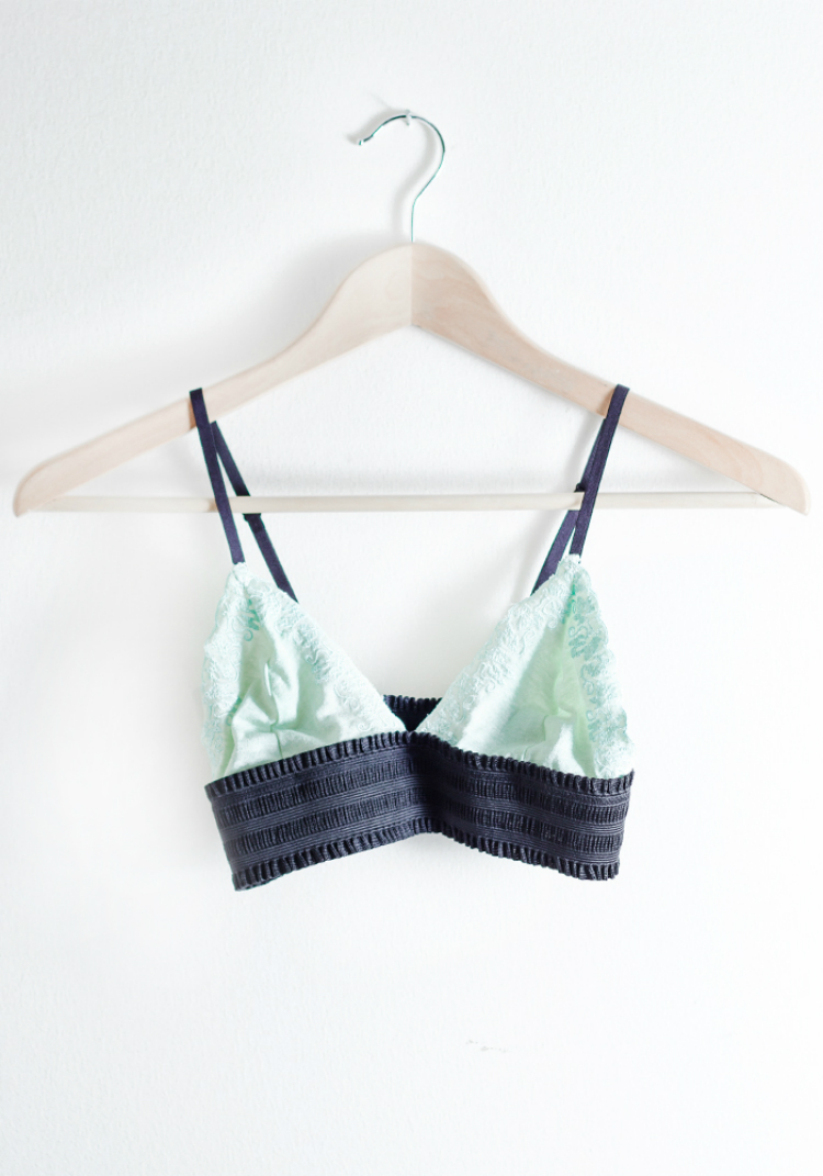 5bralettes-bellahadidtrick-03.jpg