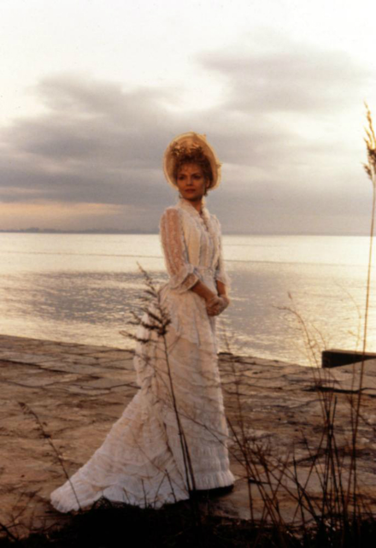 6michellepfeiffer-style-roles-01.jpg
