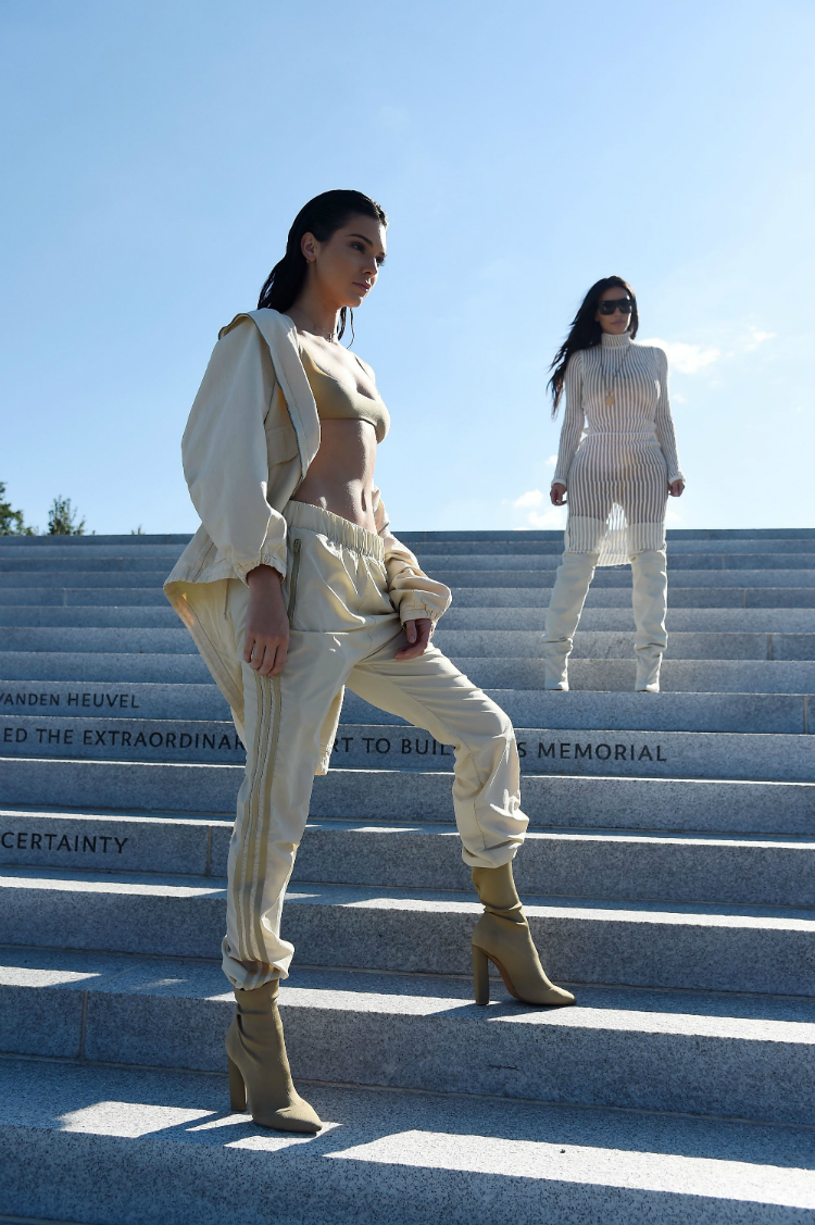 9bold-looks-by-kendall-jenner-03.jpg