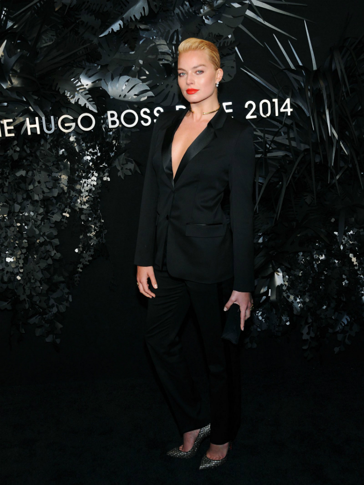 9margot-robbie-best-red-carpet-looks-05.jpg