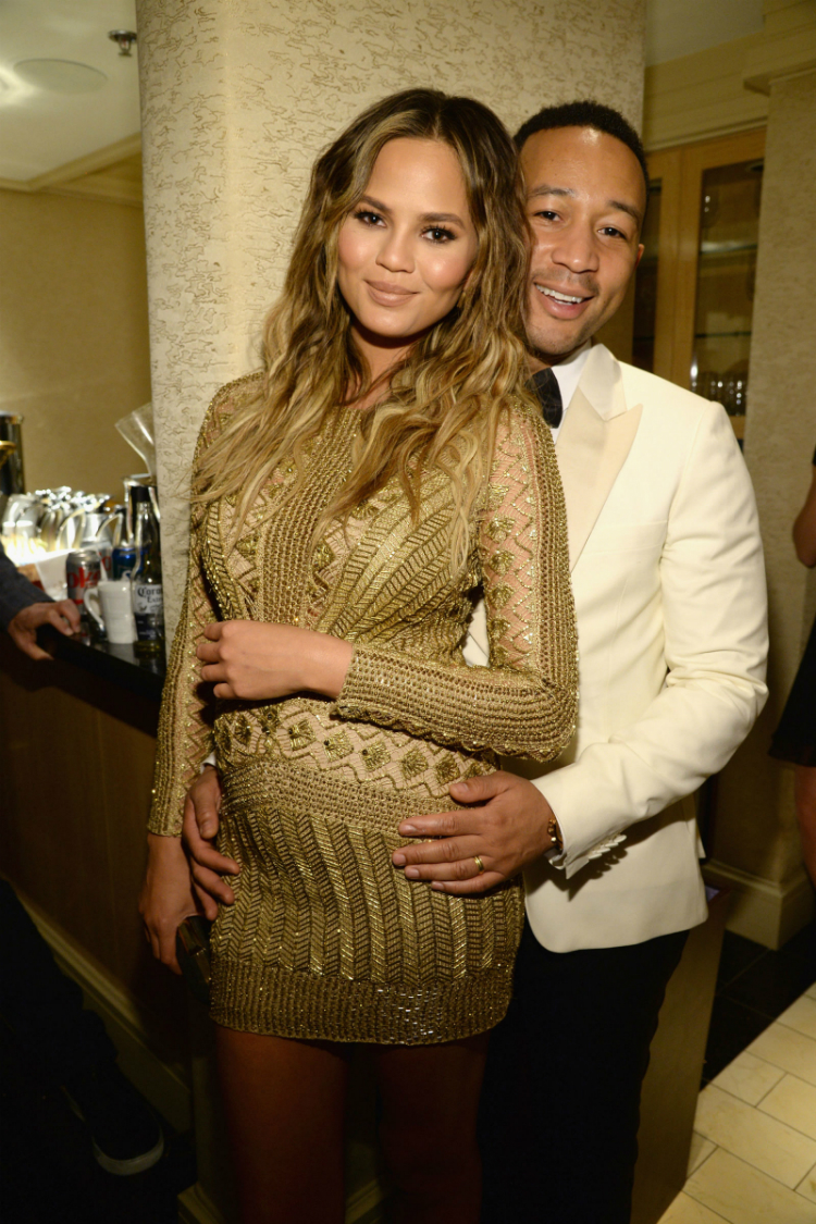 chrissy-teigen-maternity-style-06.jpg