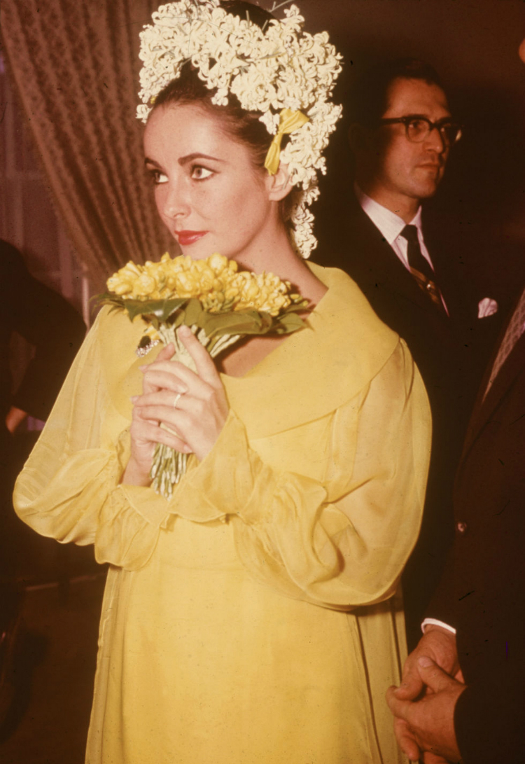 colored-celebrity-wedding-dresses-07.jpg
