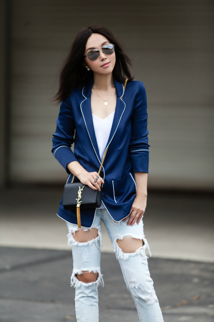 3ways2wear-pajamas-out-ofbedroom-01.jpg