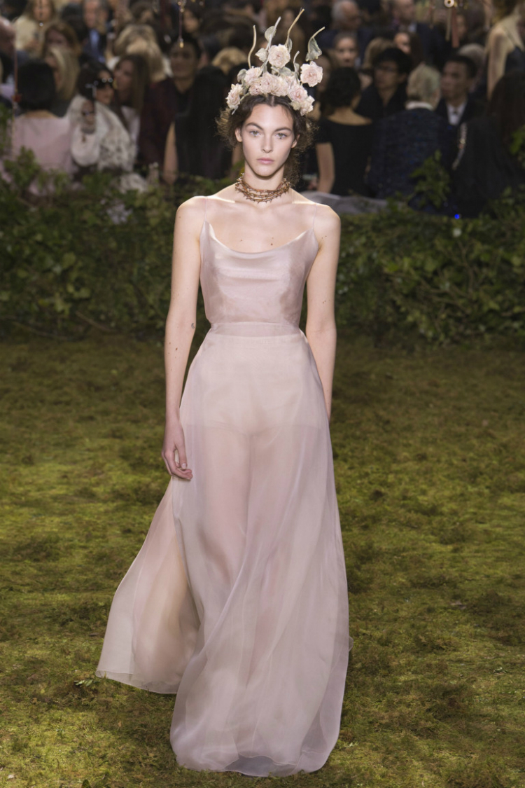 6pink-dresses-wedding-trends-hautecouture-collections-ss17-01.jpg