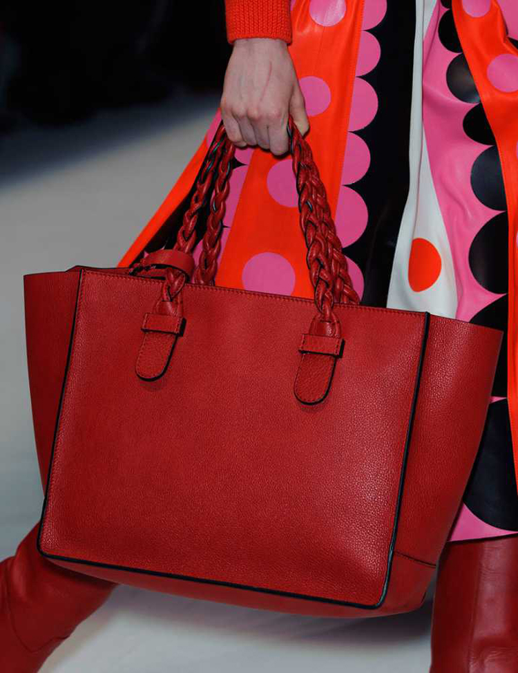 1394123775-valentino-red-bag-pfw__large.jpg