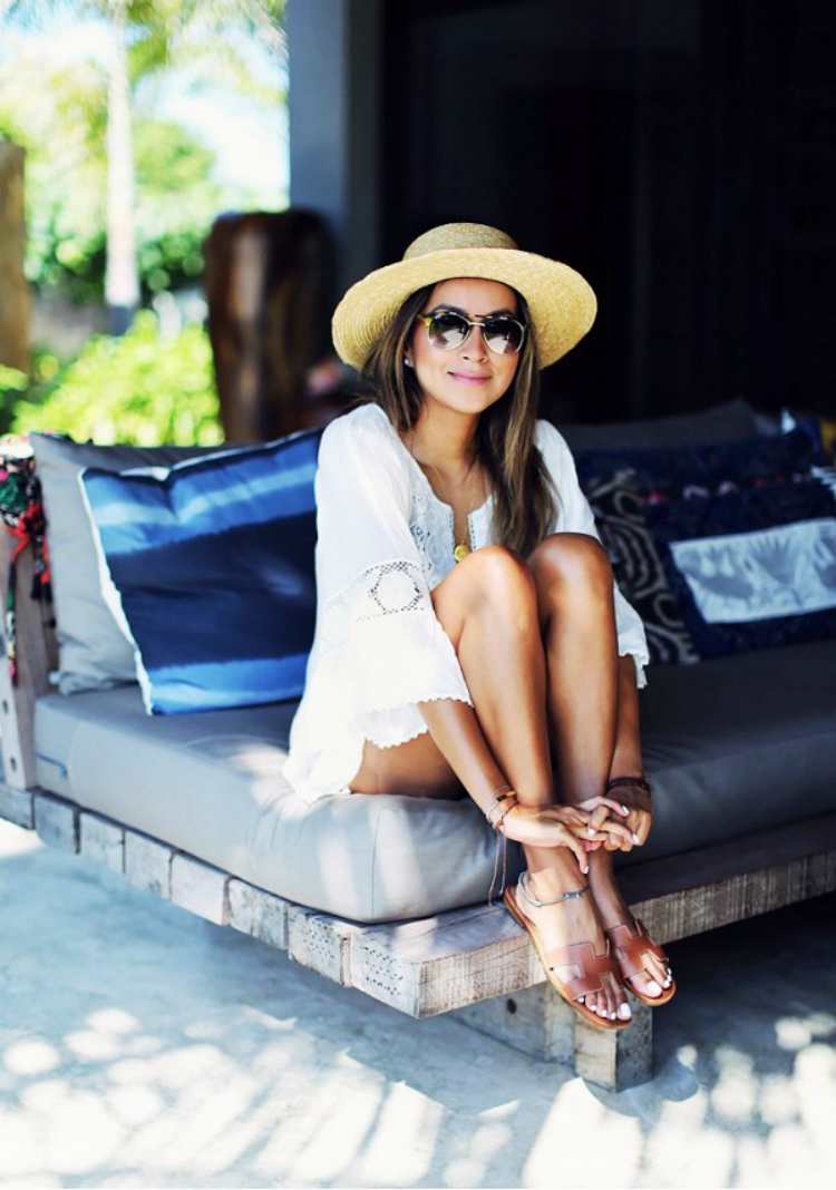 bloggers-are-obsessed-with-hermes-sandals-07.jpg