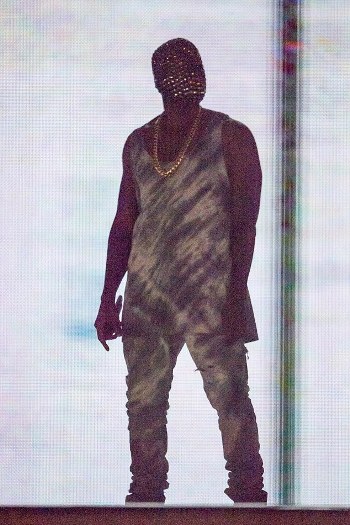 1409486472639_wps_17_Kanye_West_performs_durin.jpg