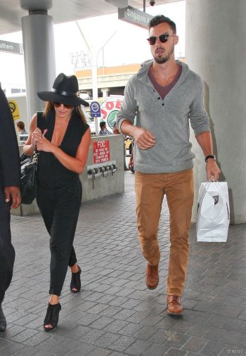 1537885-lea-michele-agrave-l-a-eacute-roport-950x0-1.jpg