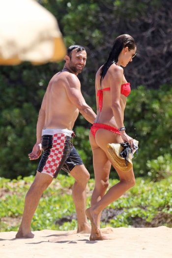 alessandra-ambrosio-081414-_6.jpg