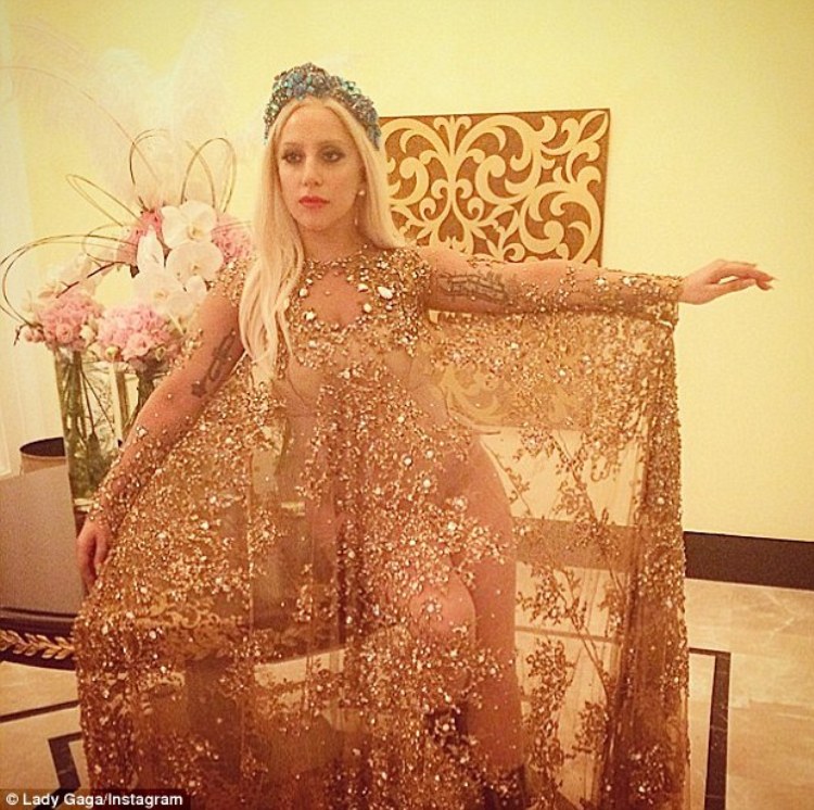 gaga1.jpg