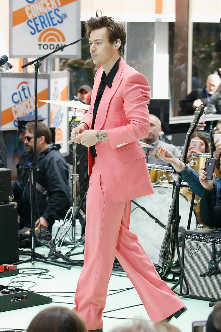 -harry-styles-pink-02.jpg