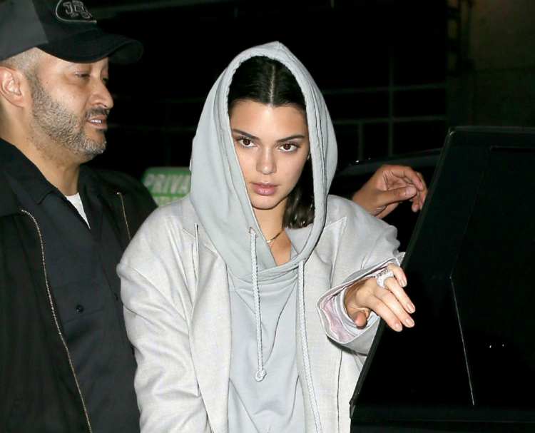 big_diamondring_kendalljenner_01.jpg