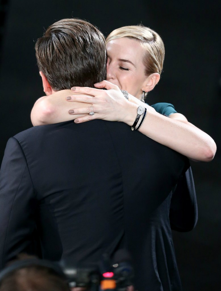 dicaprio_kate_friends_04.jpg