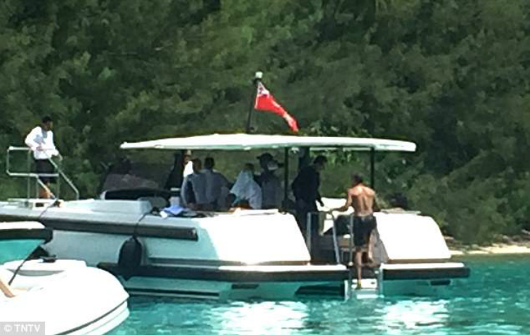 obamas-vacay-frenchpolynesia-02.jpg