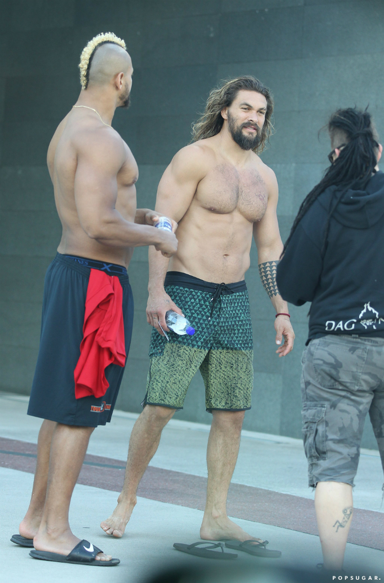 shirtless-jason-momoa-01.jpg