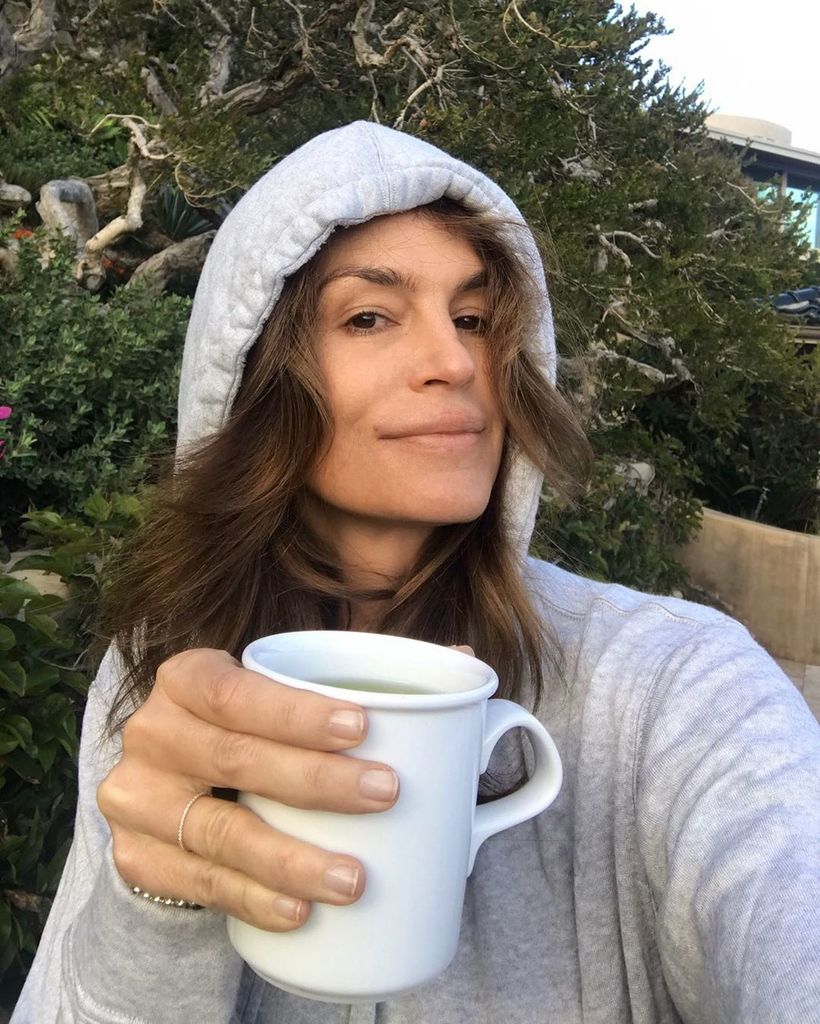cindycrawford_26_5_2019_23_27_17_0.jpg