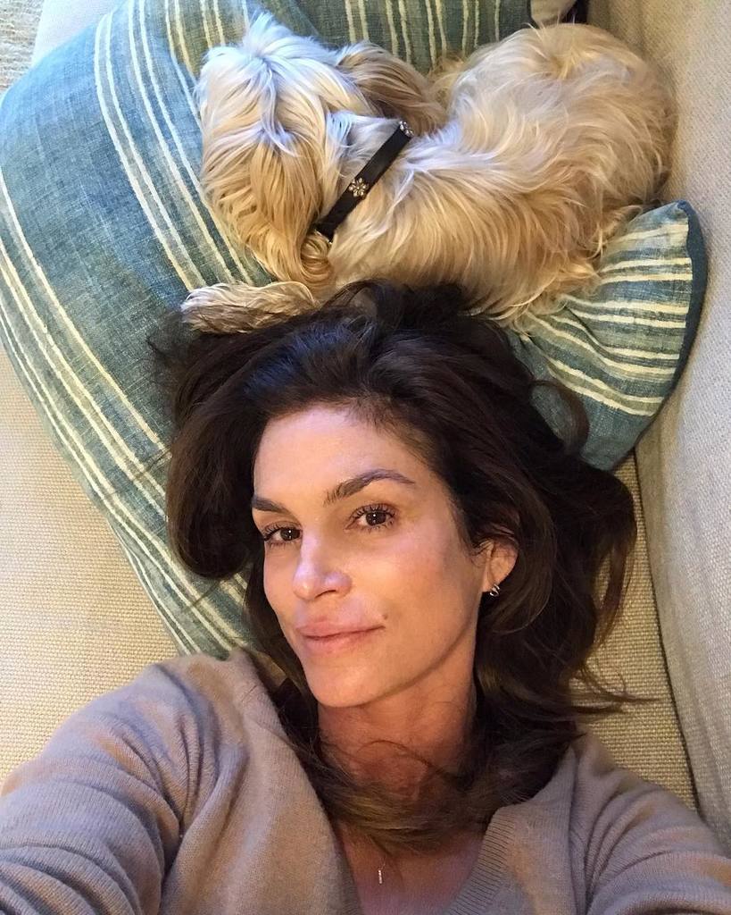 cindycrawford_26_5_2019_23_27_58_446.jpg