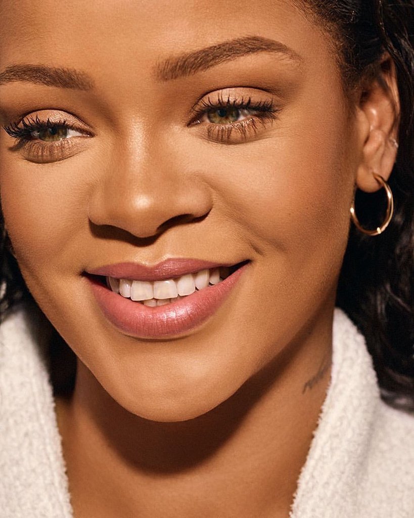 rihannaaa.jpg