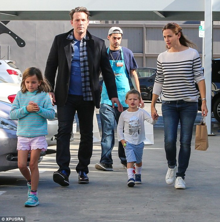 2E7284F700000578-3318722-They_both_work_so_much_Affleck_has_been_filming_a_movie_in_Georg-a-30_1447546403866_2b857.jpg