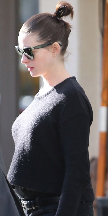 rs_634x1024-151127102803-634.Anne-Hathaway-Baby-Bump_4905a.jpg