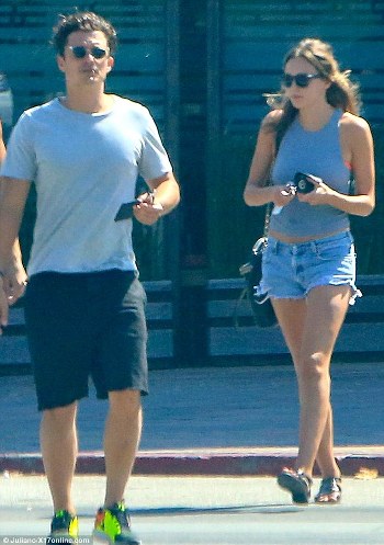 2C29BBFC00000578-3231696-Orlando_Bloom_was_spotted_coming_out_of_Bui_Sushi_in_Malibu_on_W-m-51_1442039571184_f9aca.jpg