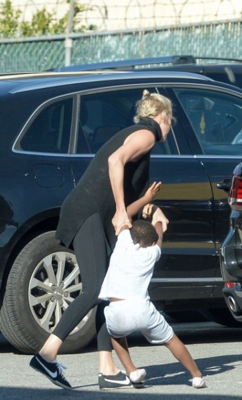 charlize-theron-son-jackson-temper-tantrum-01.jpg