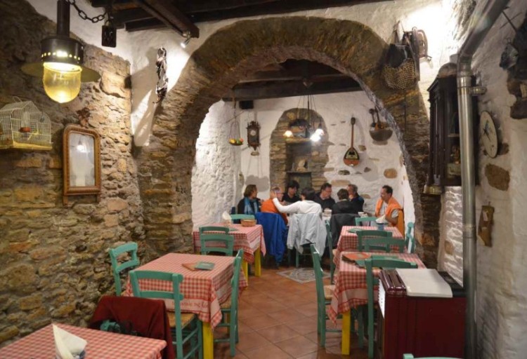 oinomageirio-koutouki-elenis-tinos-DSC_6194-823x549.jpg