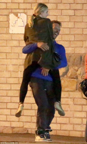 2DEB21FD00000578-3295673-Playful_The_new_couple_appeared_in_high_spirits_with_playful_Chr-m-35_1446146252450_120d2.jpg